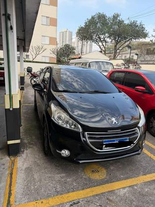 PEUGEOT 208 1.6 GRIFFE 16V FLEX 4P AUTOMÁTICO PEUGEOT 208 1.6 GRIFFE 16V FLEX 4P AUTOMÁTICO